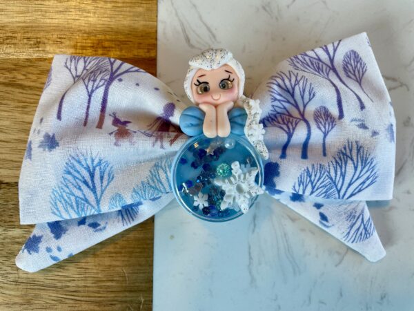 Elsa Shaker Bow